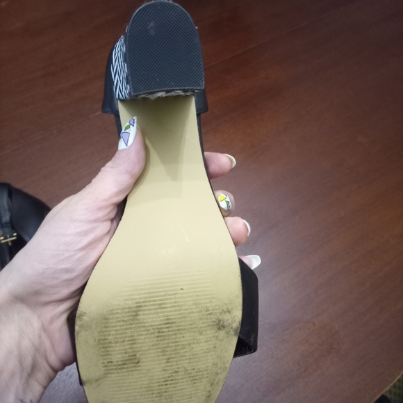 Expressions Black Heels - Picture 6 of 6